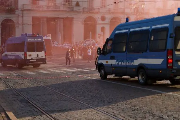 La gestione della sicurezza a Torino dopo Askatasuna: Mattarella divide la sinistra e il tema entra nella campagna referendaria