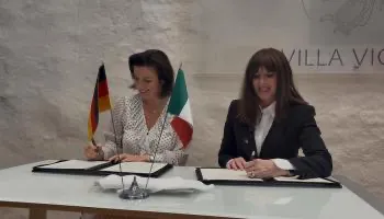 La ministra Bernini e la collega Bär firmano a Villa Vigoni la nuova intesa sulla ricerca tra Italia e Germania