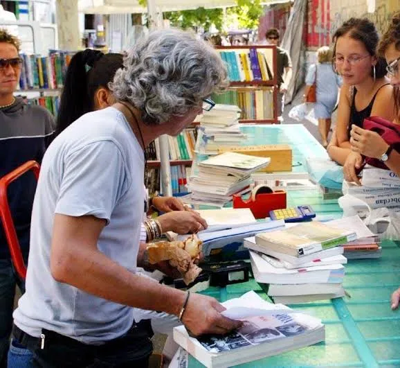 La petizione AGe per i libri gratis: alle medie il conto è 561 euro