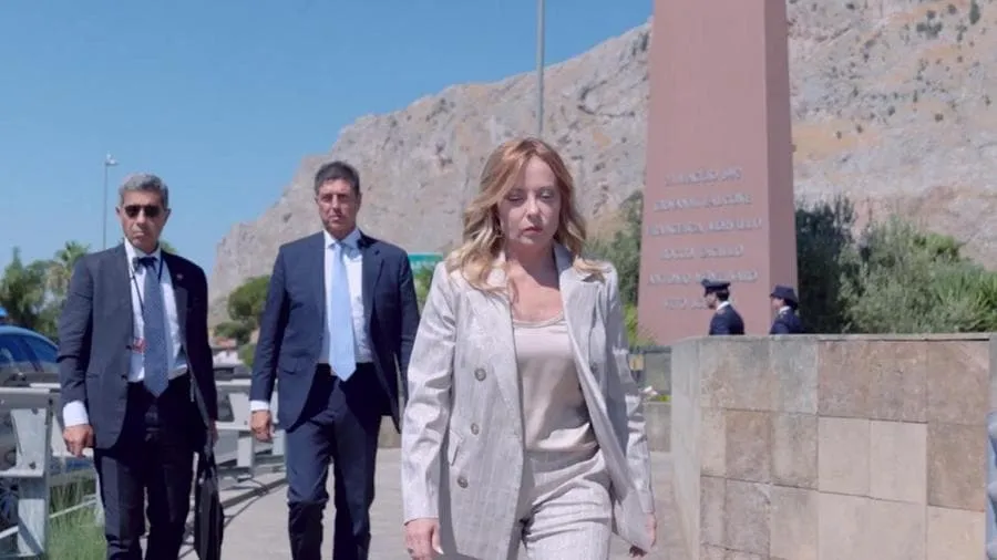 La premier Giorgia Meloni a Palermo partecipa al comitato sicurezza e svela la Croma di Falcone