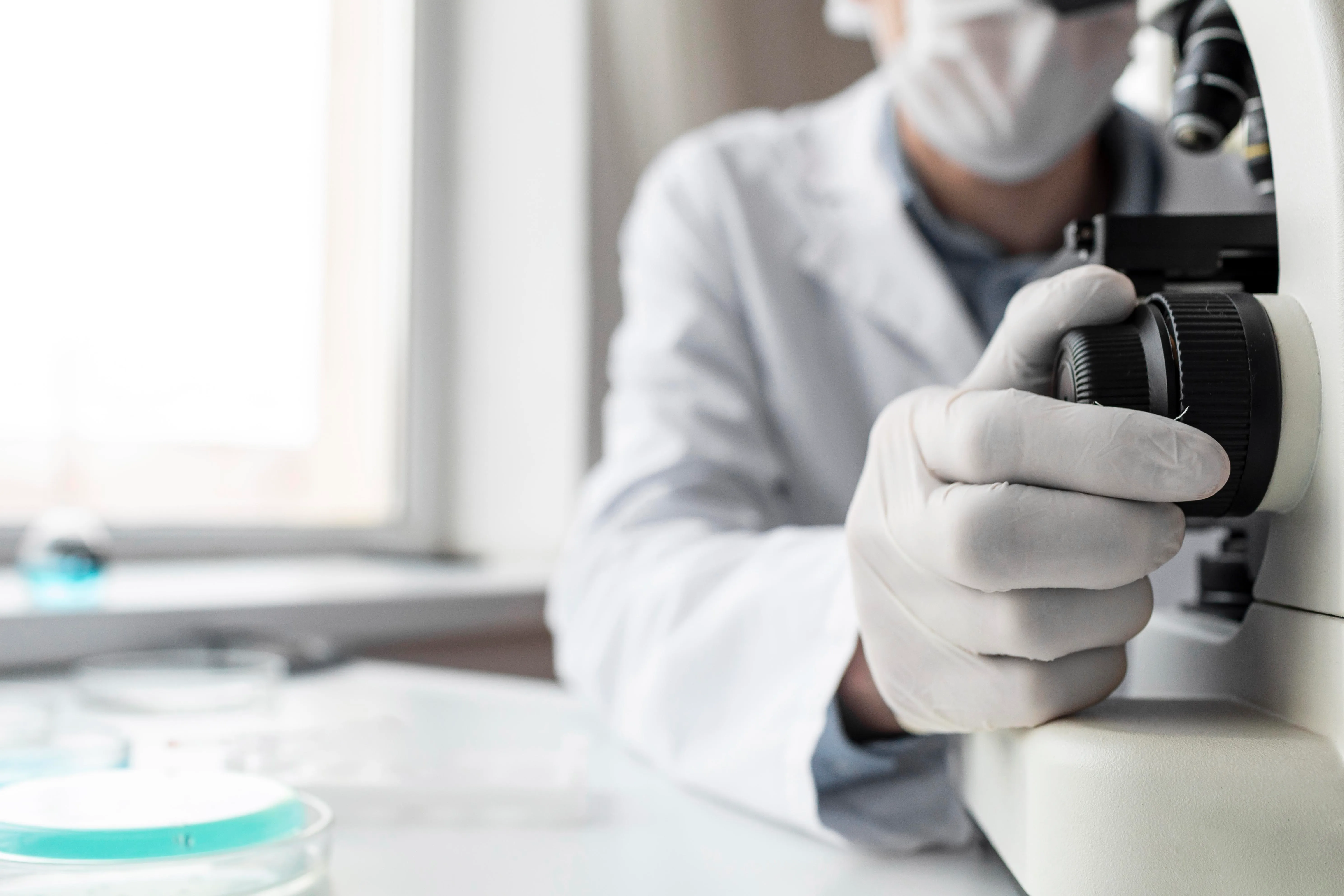 La scienza sotto pressione: ricerca, salute e vaccini nell’America di Trump