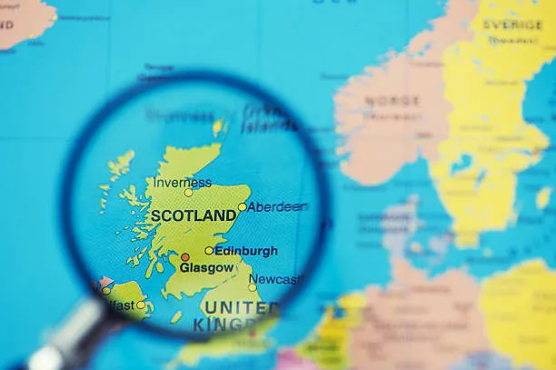 La Scozia respinge il prelievo britannico: strategie innovative per attrarre i talenti globali nelle università