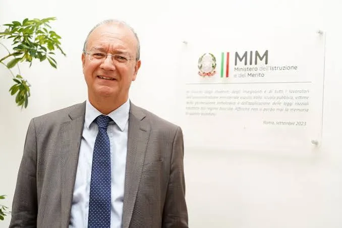 La terza nota Valditara sui compiti regola gli orari, non il monte ore