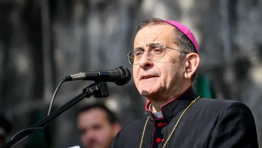 L'arcivescovo di Milano, mons. Delpini, agli studenti lombardi: la scuola come spazio di vita