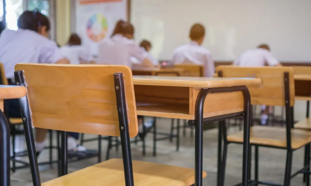 Inclusione scolastica e controversie: il caso dell’alunno trasferito al secondo piano in Sicilia