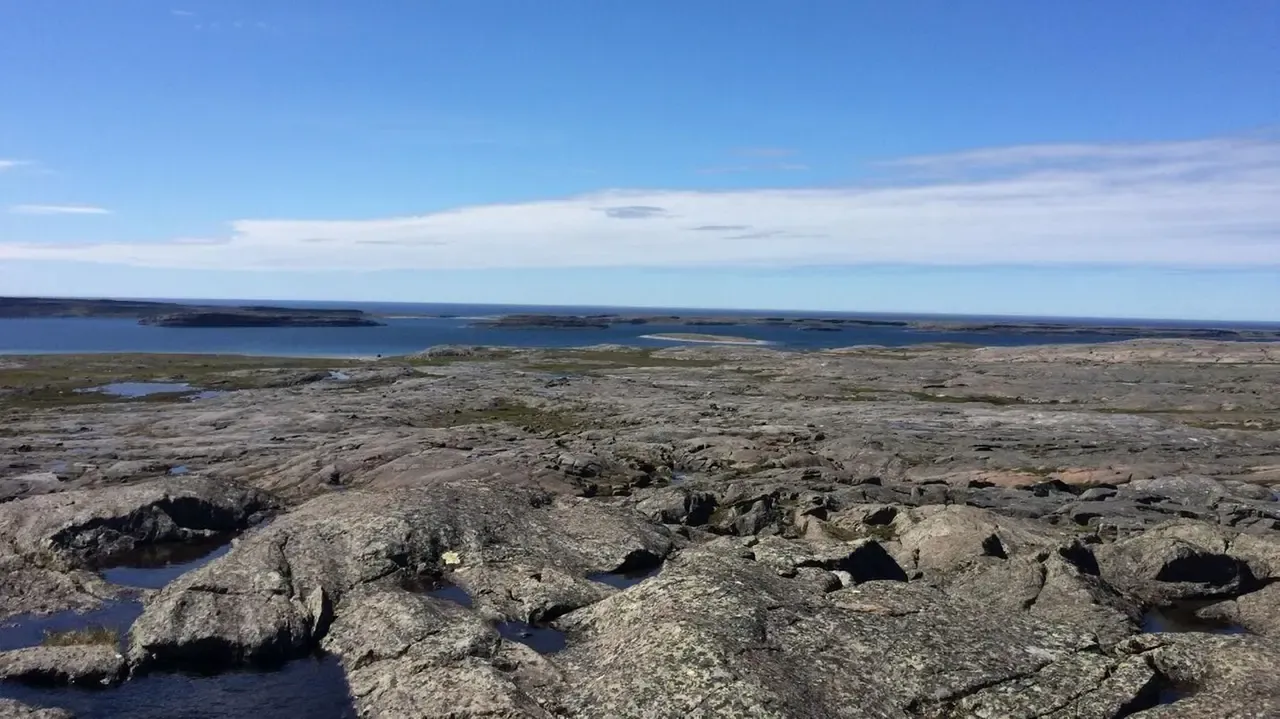 Scoperti i resti della Terra primordiale: nuove prove dall’analisi di antiche rocce tra Groenlandia e Canada