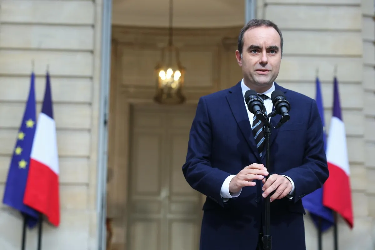 Crisi Politica in Francia: La "Rupture" di Lecornu e il Paragone con l’Italia di Monti del 2011