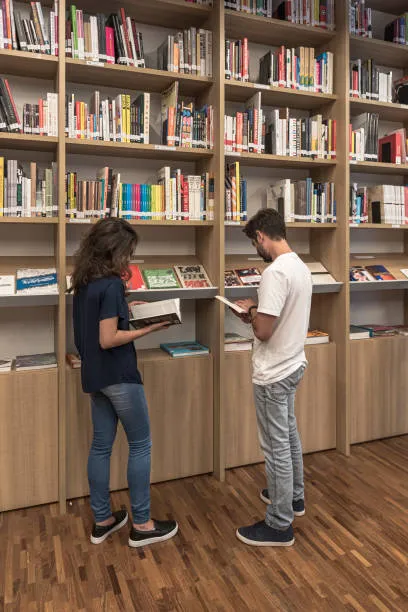 Libreria Hoepli di Milano a rischio chiusura dopo 156 anni: la petizione online per salvarla supera le 15mila firme