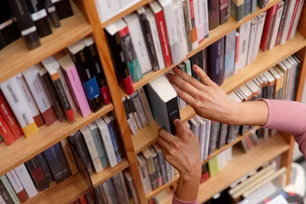 Libri in ospedali, carceri e RSA: parte il Patto regionale lombardo