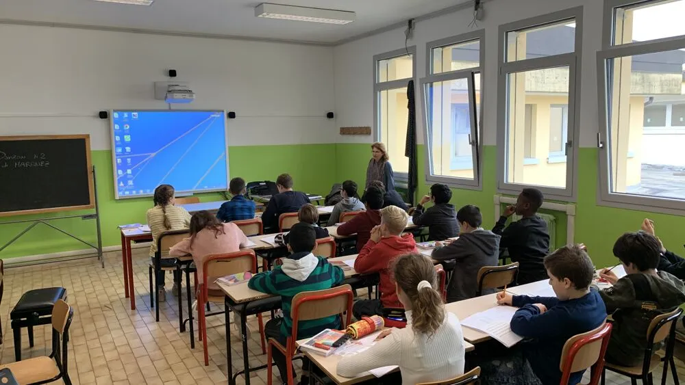 Licei, rivoluzione nei programmi: l'intelligenza artificiale entra in classe e la geografia si separa dalla storia