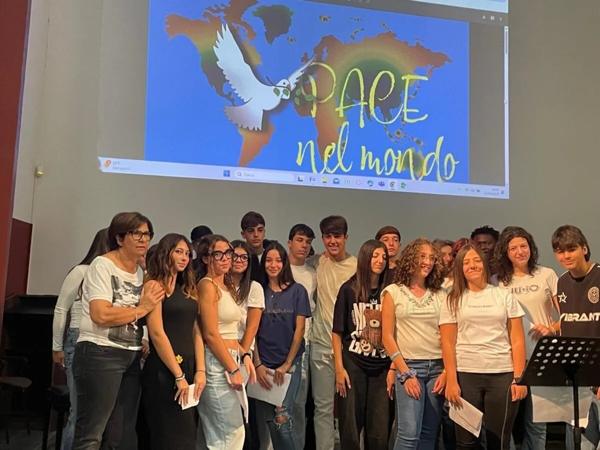 La Poesia Siciliana come Ponte di Pace: Un Evento Lirico e Multilingue all'Istituto Carlo Alberto Dalla Chiesa di Partinico
