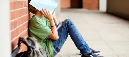 L'Italia raggiunge il target Ue per il 2030 sull'abbandono scolastico, fissando a 8,2 la percentuale di chi non completa il ciclo di studi fino al diploma