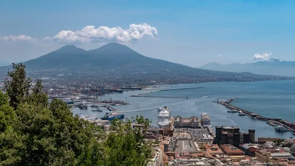 Lorito: «Napoli può tornare faro del Mediterraneo». Alla Federico II il convegno Neapolis Urbs Vergiliana