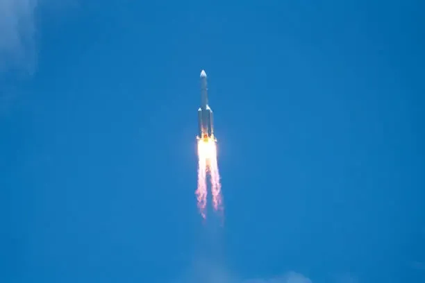 Il lanciatore cinese Zhuque-3 di Landspace conquista l’orbita ma fallisce il recupero del primo stadio: analisi e sviluppi