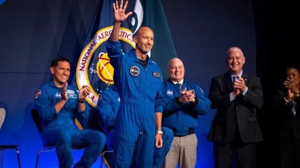 Luca Parmitano pilota di Artemis III, unico astronauta europeo nell'equipaggio che volerà verso la Luna nel 2027