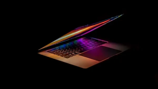 MacBook Pro con M5 contro MacBook Air: il raffreddamento attivo vale fino al 42% di FPS in più nel gaming