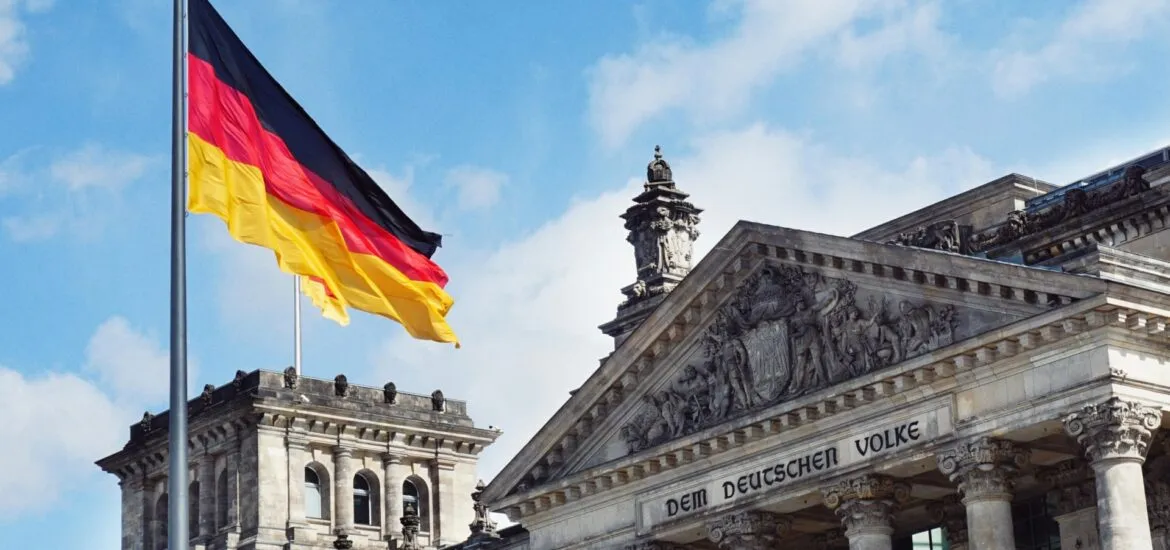 Riforma Pensioni in Germania: La 'Paghetta Previdenziale' da 10€ ai Bambini di 6 Anni come Soluzione Anti Crisi