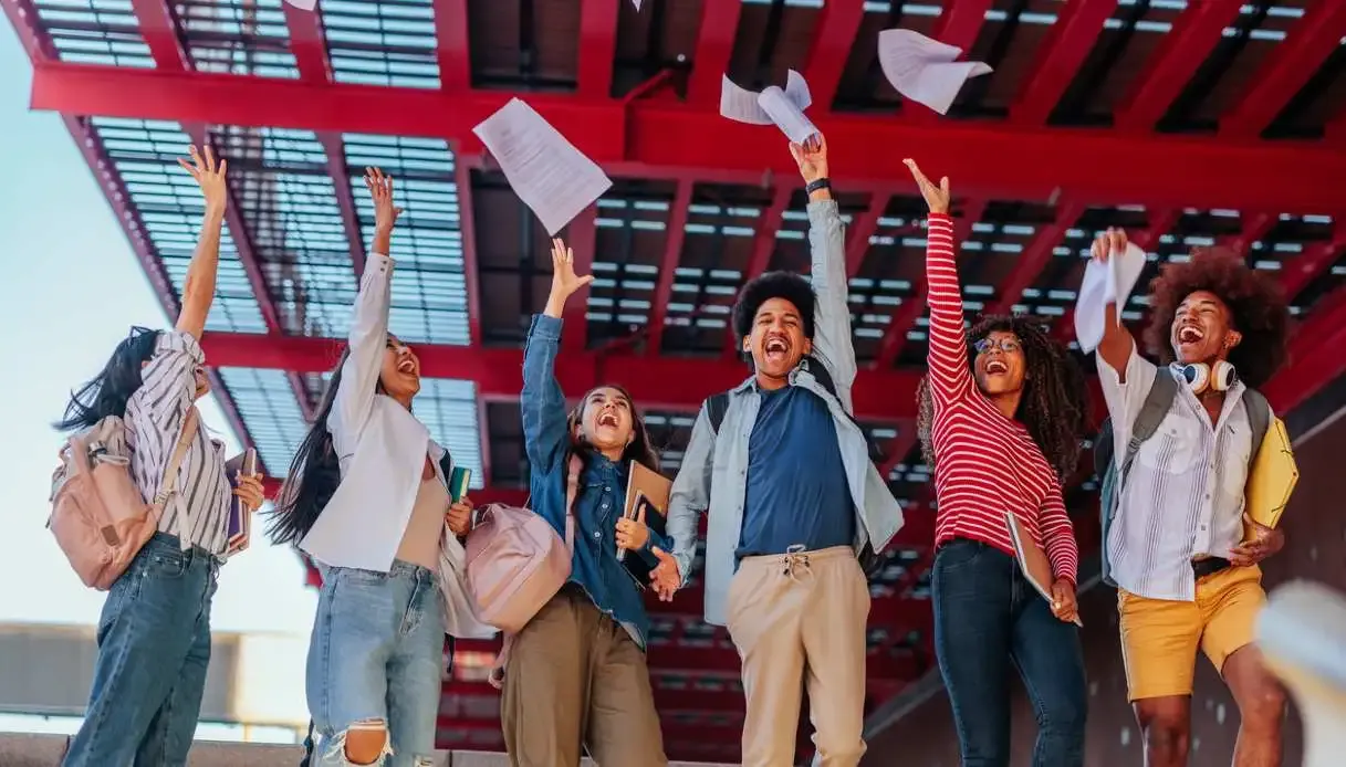 Maturità 2026, 100 e lode da record: 14.123 diplomi con voto massimo