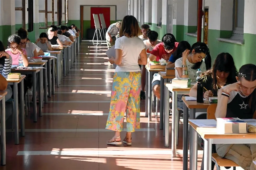 Maturità 2026, cambia tutto: commissioni ridotte, colloquio su quattro materie e il ritorno della formazione scuola-lavoro. Tutte le informazioni utili