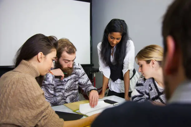 Maturità 2026, scatta il conto alla rovescia: commissari interni entro il 9 aprile, modelli ES-C da compilare entro il 13