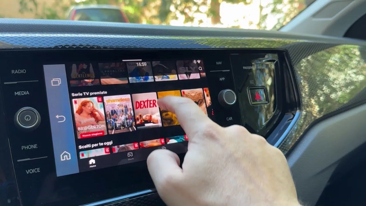 CarPlay rivoluziona l'intrattenimento auto con i video
