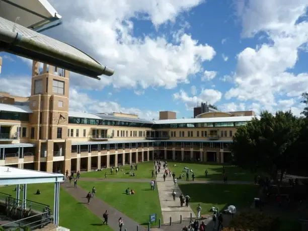 Mega-università, la tentazione globale che rischia di sacrificare la qualità sull'altare dei numeri