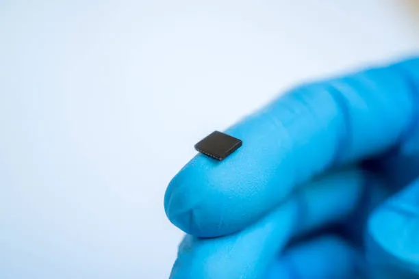 Paradromics sfida Neuralink: via libera ai test umani sul chip cerebrale impiantabile