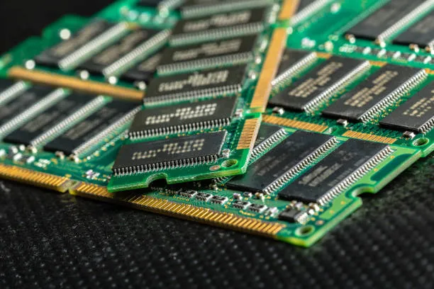 Micron punta sulla capacità produttiva: acquisizione strategica del sito P5 di PSMC a Taiwan da 1,8 miliardi di dollari