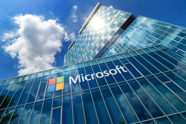 Microsoft, 900 milioni per non licenziare: come funziona la quota 70