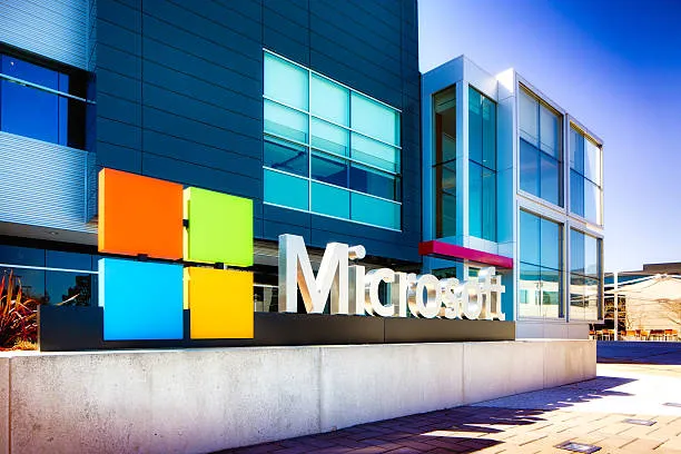 Microsoft rafforza l’etica tecnologica: i dipendenti avranno canali anonimi per segnalare abusi e preoccupazioni interni