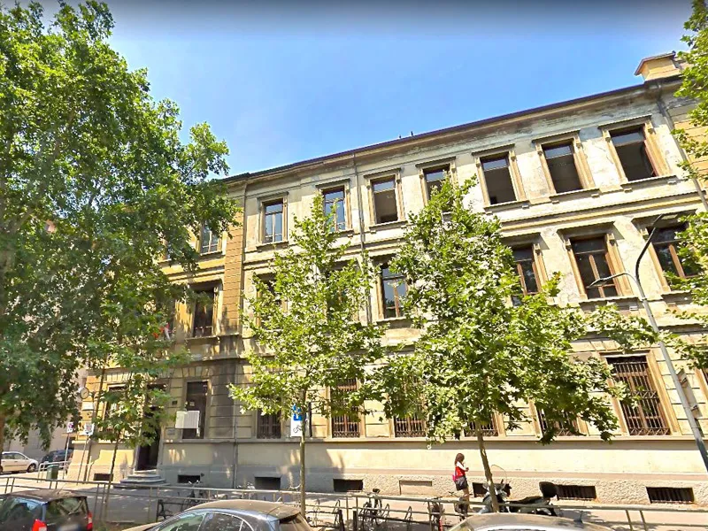 Milano: Studentessa di 11 Anni Precipita dalla Finestra della Scuola Durante la Ricreazione