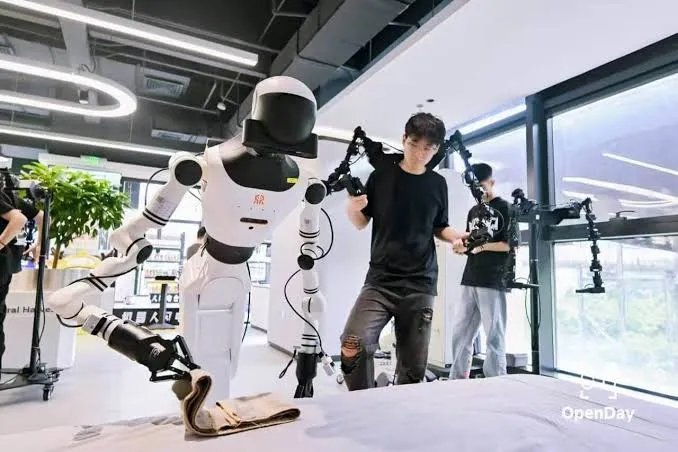 Mille robot RealBOT in farmacia: la Cina sposta l'automazione ai servizi