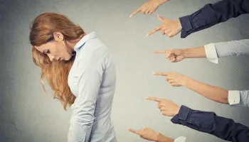 Il profilo psicologico del mobber: le sue vere armi