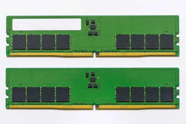 ADATA rivoluziona il segmento desktop: arrivano i primi moduli DDR5 CUDIMM 4-Rank da 128 GB con MSI