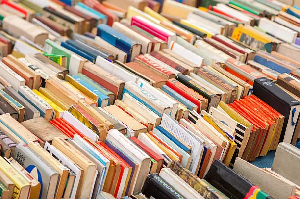 Case editrici oscurano gli stand: la protesta alla fiera “Più libri più liberi” di Roma contro le pubblicazioni nazifasciste