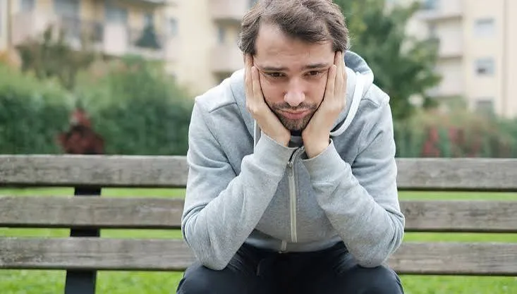NEET dimezzati in 10 anni: perché il gender gap al Sud resta esplosivo