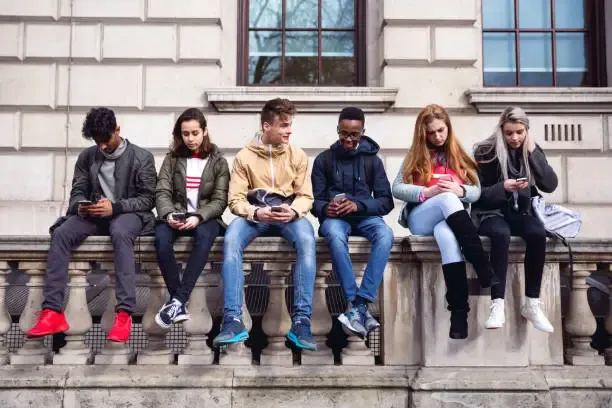 Neet italiani al 15,2%: in città il 90% lavora in nero