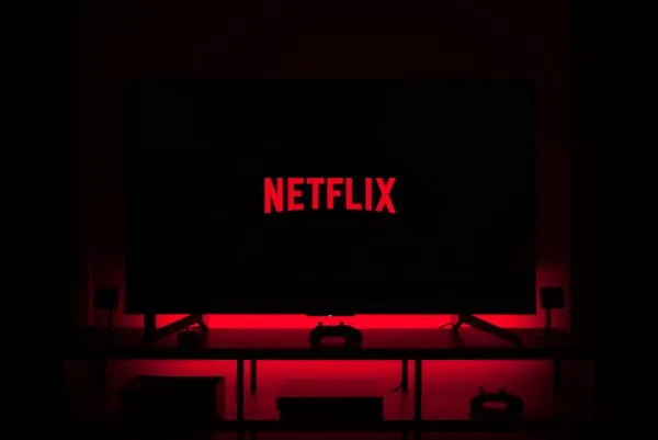 Netflix, crescita senza precedenti: abbonati e fatturato da record, ma le azioni deludono i mercati