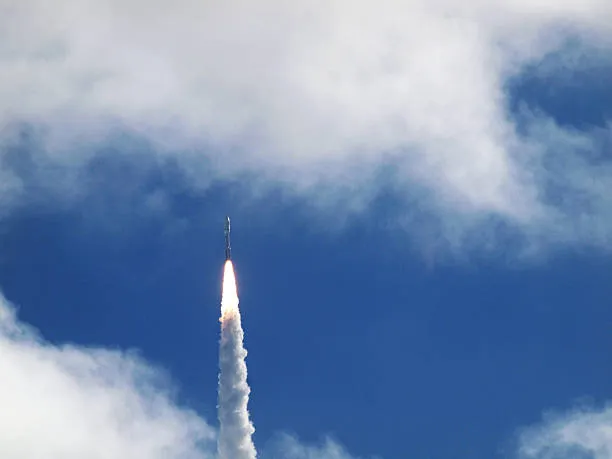 New Glenn di Blue Origin, terzo volo riuscito solo a metà: satellite in orbita sbagliata