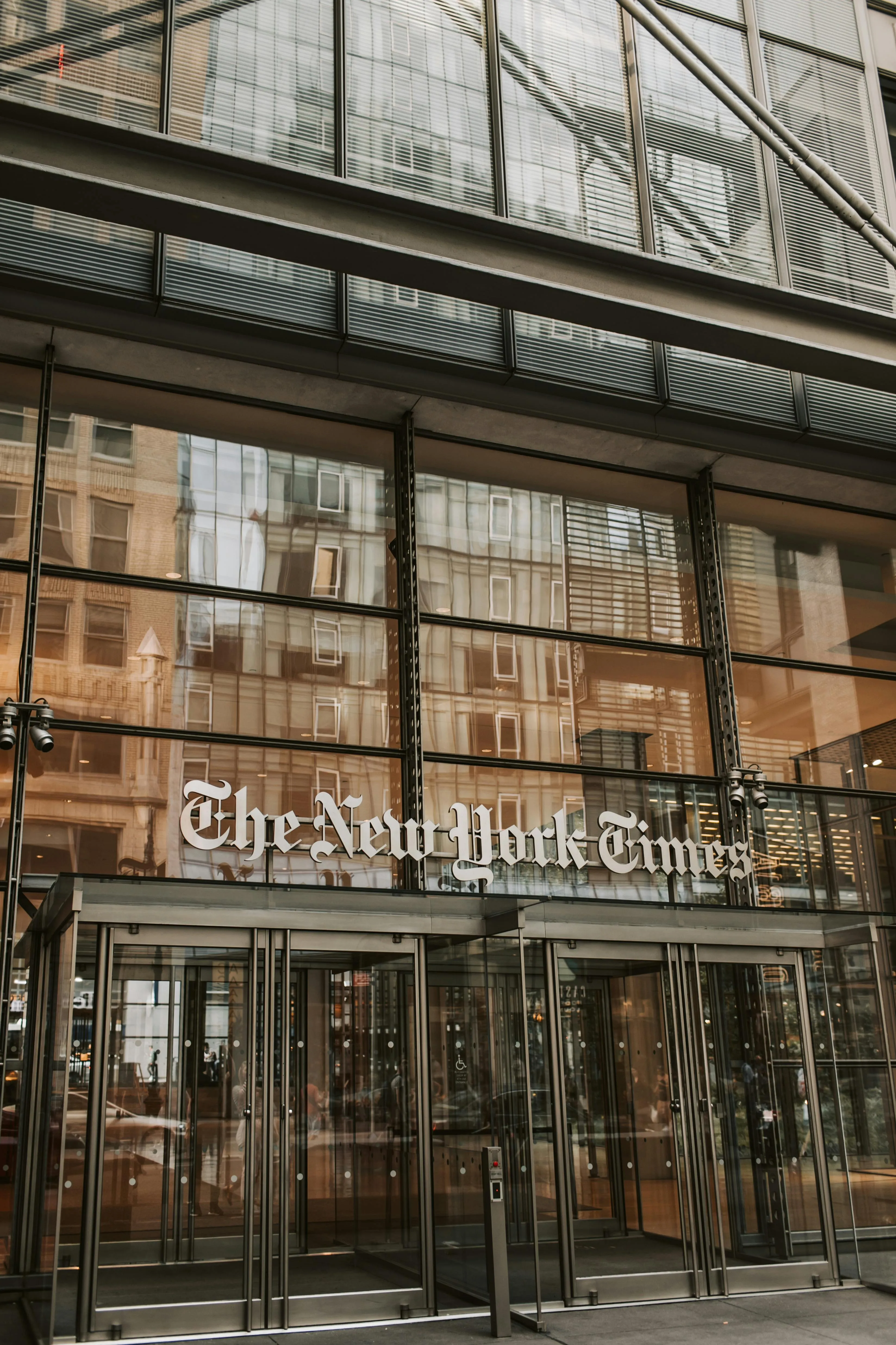 New York Times e Guardian chiudono l’accesso all’Internet Archive: la sfida tra tutela dei contenuti digitali e intelligenza artificiale