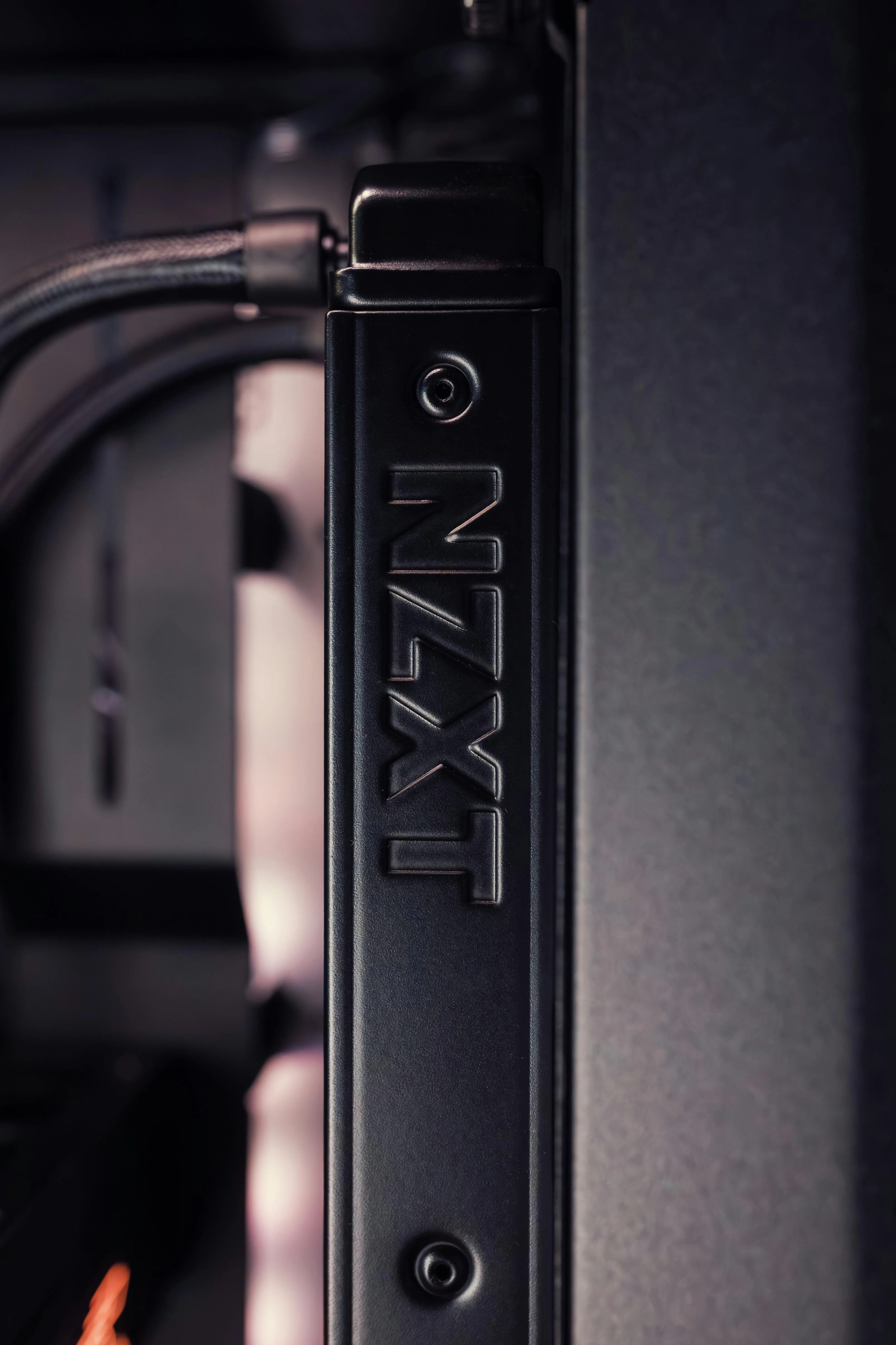 NZXT H2 Flow: Sicurezza e Innovazione, il Nuovo Standard del PCIe Riser dopo il Caso H1