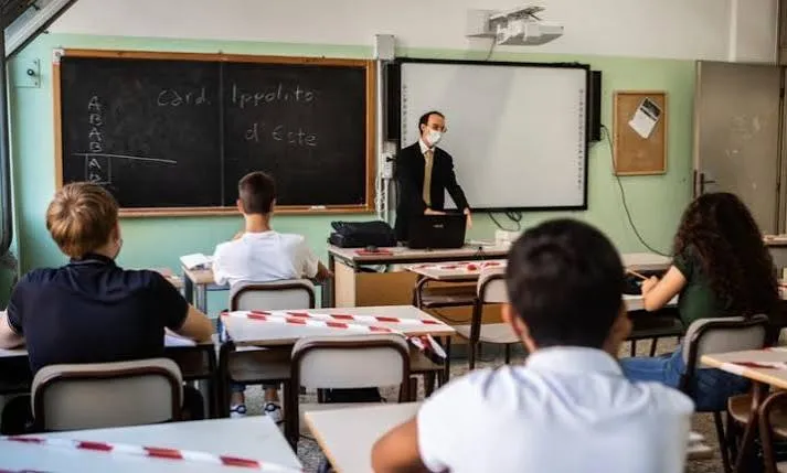 OCSE 2026: spesa per docente -16,5% in 8 anni, salari reali -10%
