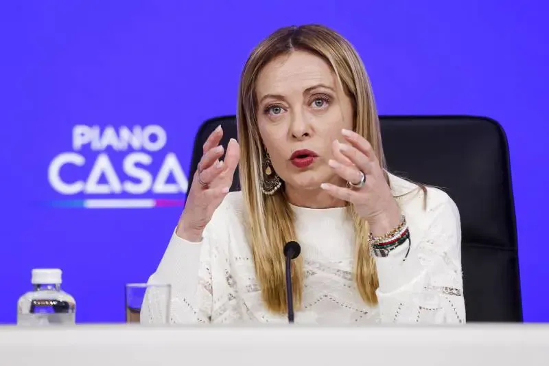 Ok del Cdm al Piano casa, ridotti oneri dei notai e prorogato il taglio delle accise