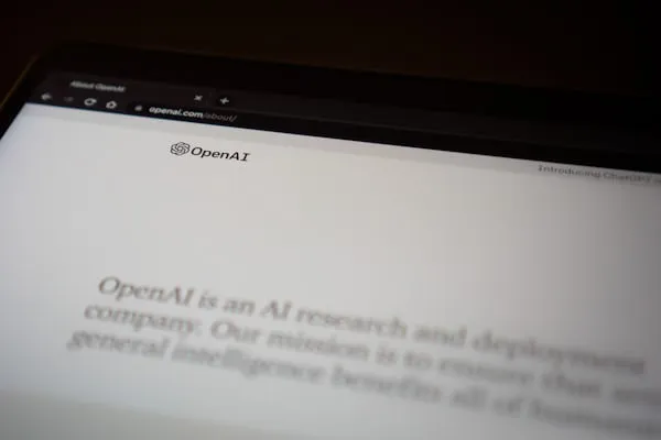 OpenAI abbandona Citron Mode: stop al chatbot per adulti, pesano etica e ostacoli tecnici