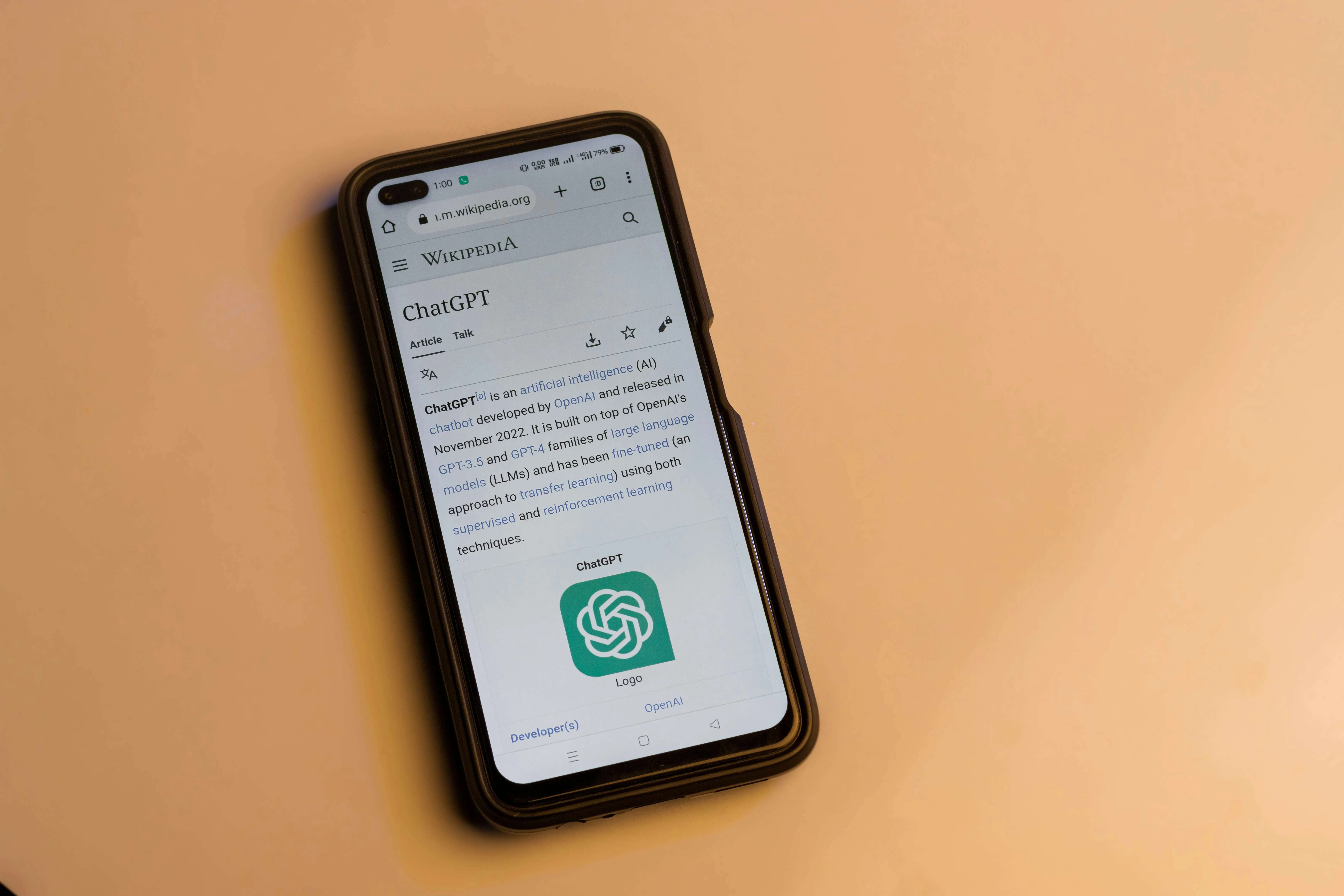 OpenAI si muove dopo la fuga da ChatGPT: modifiche all’accordo con il Pentagono e nuove sfide nel mercato dell’IA