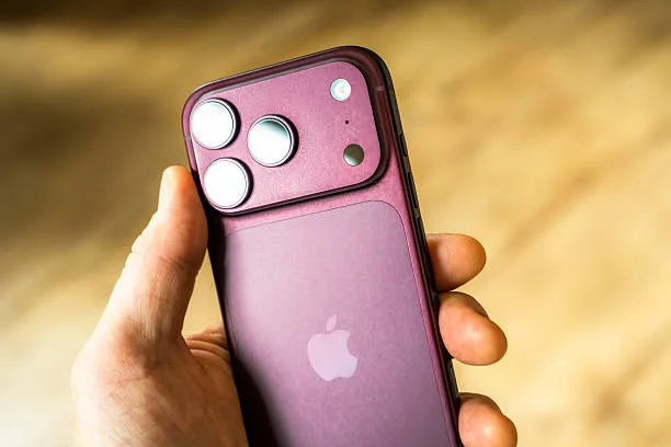 Ordini iPhone 18 Pro giù del 15%: a Cupertino il mercato dice basta