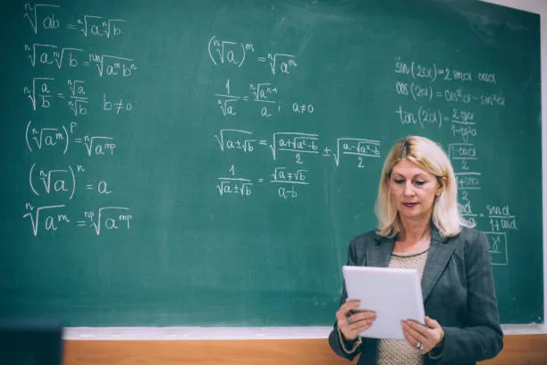 Organici docenti 2026/2027: tagliati oltre 1.400 posti di potenziamento, il calo demografico pesa sulla scuola