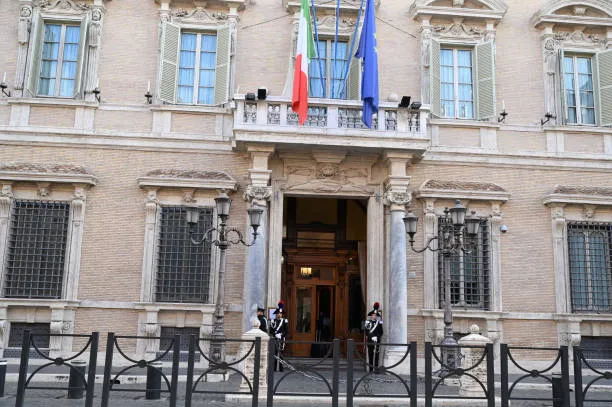 Contratto scuola 2022-2024: la firma e le novità. Valditara: “Risultato storico” per la scuola italiana