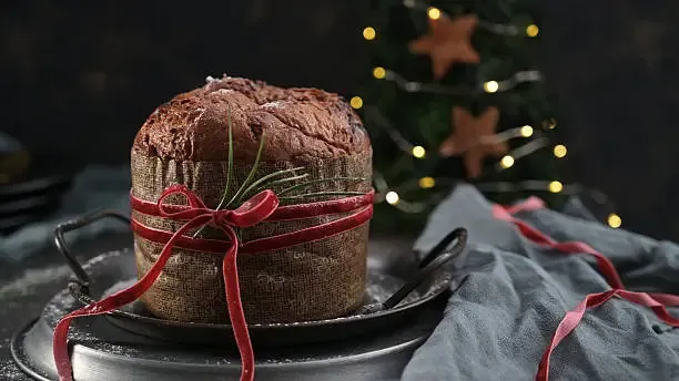 Panettone 2025: Rosmarino, Pomodoro e Vermouth, l’innovazione dolciaria del Natale italiano