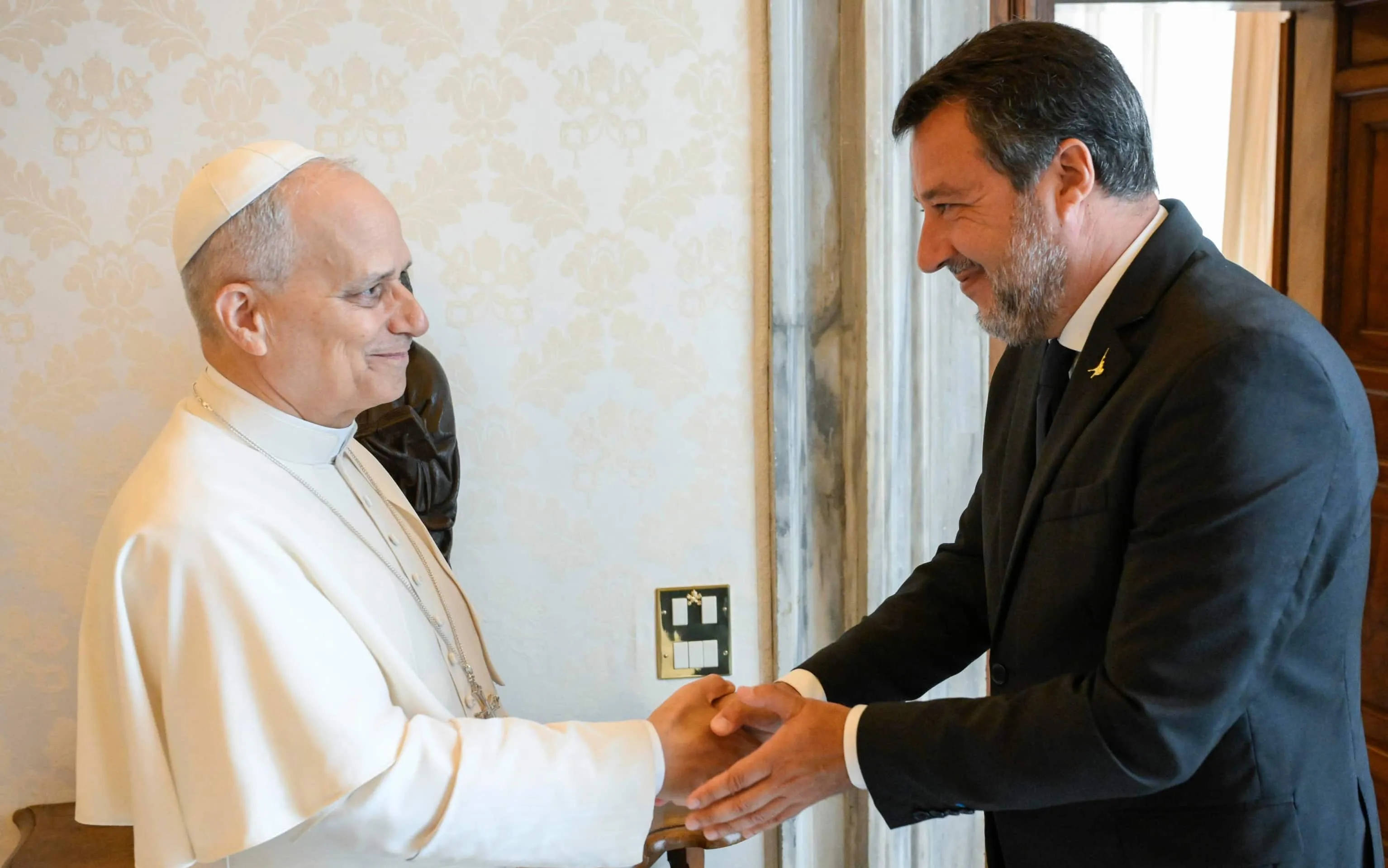 L’appello di Papa Leone XIV per la pace in Ucraina: Salvini invita il mondo all’ascolto